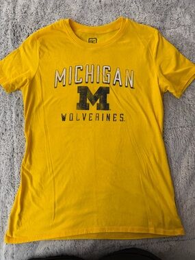 Pro Edge U of M Women’s Graphic Logo Tee